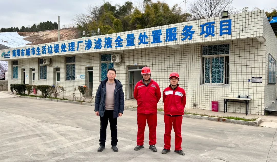 穿上“紅裝”，為平安站崗